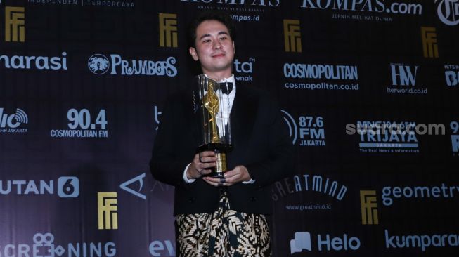 Ditonton Pacar Sendiri, Jerome Kurnia Buka-bukaan Soal Adegan Intim dengan Aghniny Haque