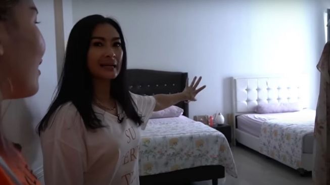 Curiga, Iis Dahlia Gerebek Kamar Hotel Tempat Suami Check In, Sampai Bersekongkol dengan Karyawan