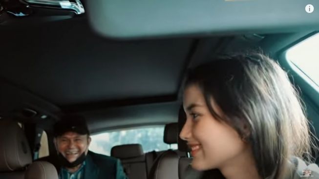 Momen Azriel Hermansyah Bertemu Orangtua Sarah Menzel. [Youtube/The Hermansyah A6]