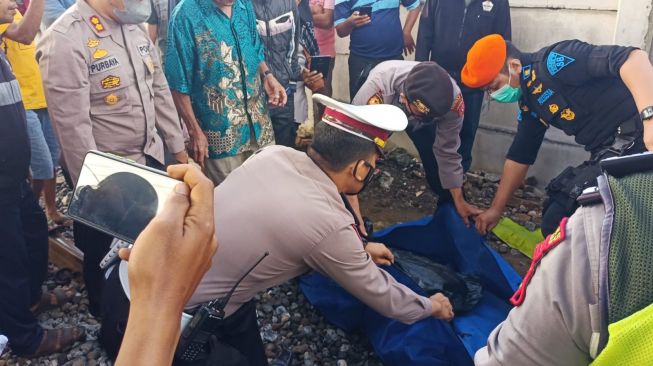 Pria Tua di Padang Pariaman Tewas Ditabrak Kereta Api