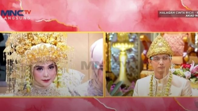 Ria Ricis Tampil Menawan Berbusana Adat Palembang di Pernikahannya