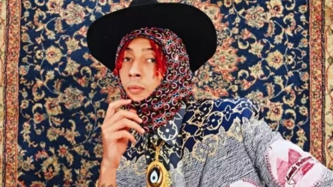 Jadi Tren Baru di Dunia Fashion, Kini Ada Hijab Unisex yang Juga Bisa Dipakai Lelaki