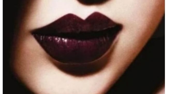 Lipstik Mana yang Digunakan Bibir Beracun? Tebak Lewat Tes Kepribadian Ini Yuk!