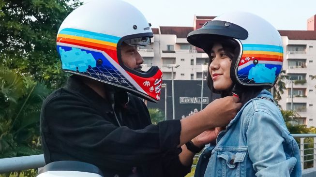 Jadi Pilihan Para Artis, JPX Helmet Kini Desain Helm Couple