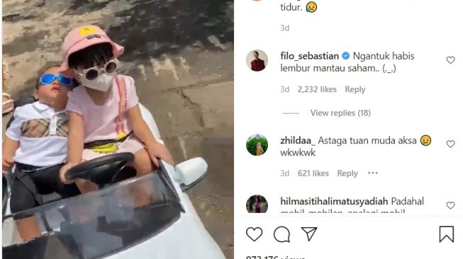 Gaya anak Raditya Dika saat naik mobil mainan bikin gagal fokus (Instagram)