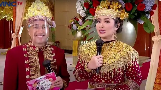 Gaya Artis di Akad Nikah Ria Ricis. [Youtube/MNCTV Official]