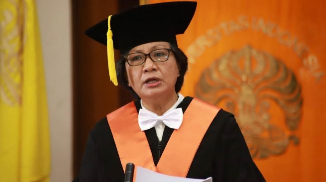 Evi Fitriani Dikukuhkan sebagai Guru Besar Ilmu Hubungan Internasional UI