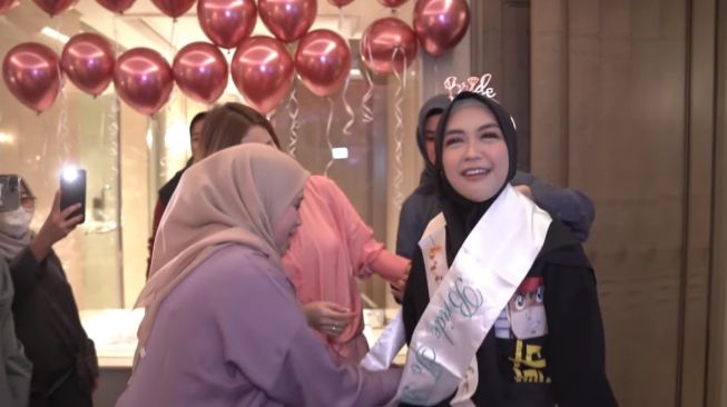 Bridal shower Ria Ricis. [YouTube/Ricis Official]