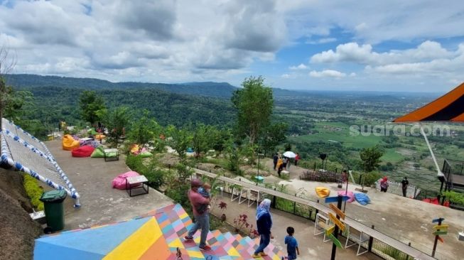 Diserbu Wisatawan, Menilik Langsung Destinasi Wisata Hits Obelix Hill di Yogyakarta