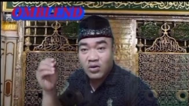 Viral! Pria Berpeci Ini Lecehkan Islam dan Sebut Nabi Muhammad Pembohong