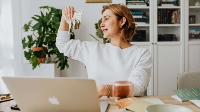 4 Alasan Wanita Harus Punya Penghasilan Sendiri Setelah Menikah!