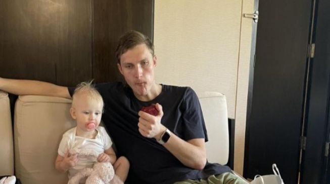 Potret Baby Vega, anak Viktor Axelsen. (Twitter@viktoraxelsen)