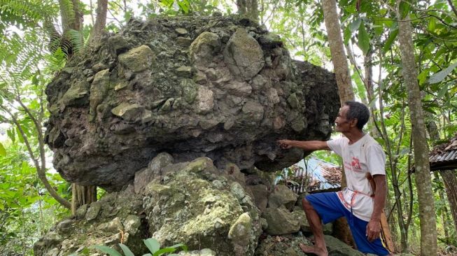 Situs Mulka Payung yang berada di Kampung Curugan, RT 05/18, Desa Mukapayung, Kecamatan Cililin, Bandung Barat.  [Suara.com/Ferrye Bangkit Rizki]