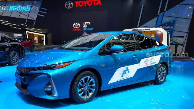 Toyota Prius PHEV di dalam GIIAS 2021 [Suara.com/CNR ukirsari].
