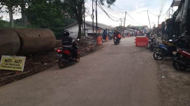 Warga Bogor Tanya Proyek Jembatan Senilai Rp3 Milyar di Tanah Sareal Tak Kunjung Rampung