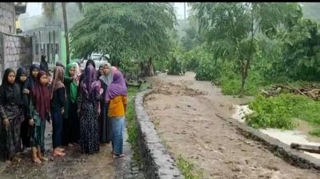 Rumah Warga di Melaya Jembrana Terendam Setelah Dilanda Hujan Deras