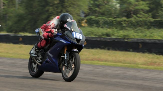 Aksi M Faerozi bersama Yamaha R15