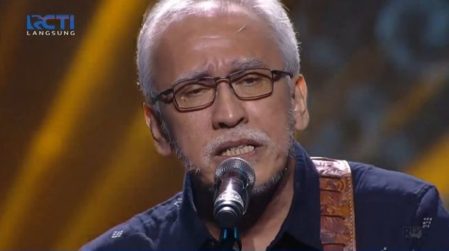 Iwan Fals di ajang AMI Awards 2021. [RCTI+]