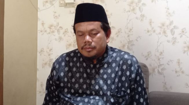 Orang tua korban yang hilang di kawasan Sawarna  ikhlas pencarian anaknya selama 5 hari tak menemukan hasil, Senin (15/11/2021).(Imam Fhaisal)