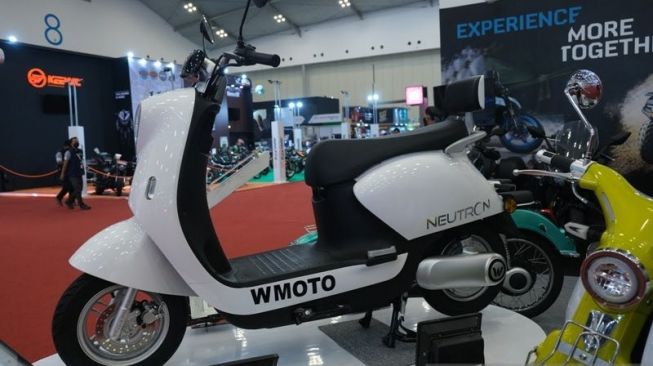 Skuter listrik WMoto di GIIAS 2021. [Antara]