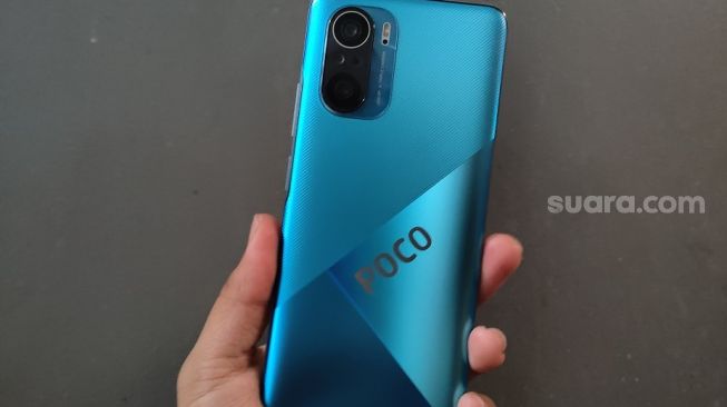 Perbandingan Xiaomi Mi 10T Pro dan Poco F3