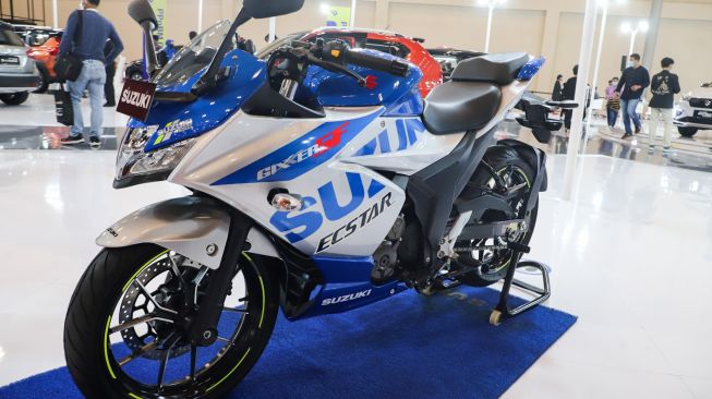 Sepeda motor Suzuki Gixxer SF 250 dipamerkan selama pameran otomotif GAIKINDO Indonesia International Auto Show (GIIAS) 2021 di Indonesia Convention Exhibition (ICE) BSD, Serpong, Tangerang, Banten, Senin (15/11/2021).[Suara.com/Alfian Winanto]