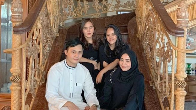 Pesona Dewi Nurmania anak Muzdalifah (Instagram/@dewinurmania)