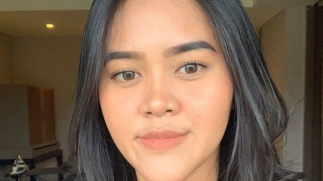 Pesona Dewi Nurmania anak Muzdalifah (Instagram/@dewinurmania)