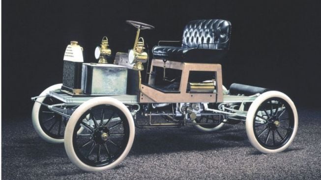 Replika Buick Runabout tahun 1904.[GENERAL MOTORS/BBC]