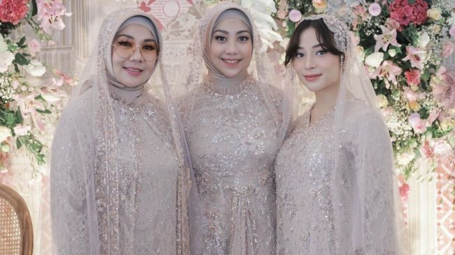 Nikita Willy di pengajian jelang nikah adik. [Instagram/nonawilly16]