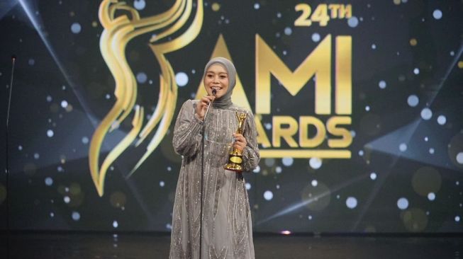 Adu Gaya Artis di AMI Awards (instagram/@officalrcti)