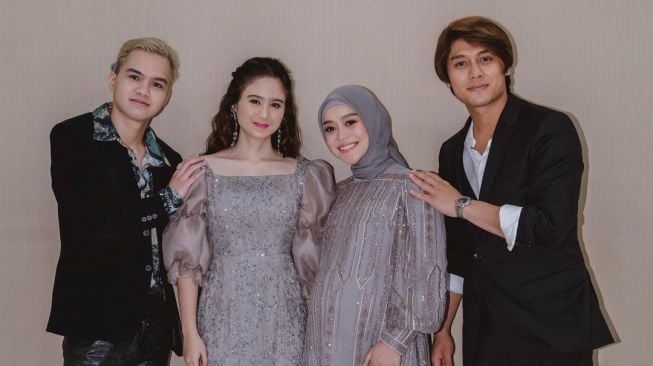 Adu Gaya Artis di AMI Awards (instagram/@andhitasiswandi)