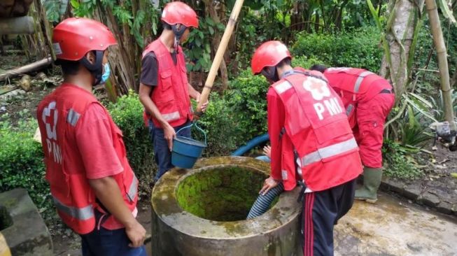 Pasca Banjir Jember, Puluhan Sumur di Semboro Tak Layak Konsumsi