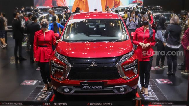 Mitsubishi New Xpander saat dipamerkan dalam gelaran GAIKINDO Indonesia International Auto Show (GIIAS) 2021 di Indonesia Convention Exhibition (ICE) BSD, Serpong, Tangerang,  Banten, Senin (15/11/2021). [Goonesia.com/Alfian Winanto]