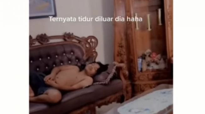 Cerita adik perempuan ketiduran di kamar abangnya (tiktok)