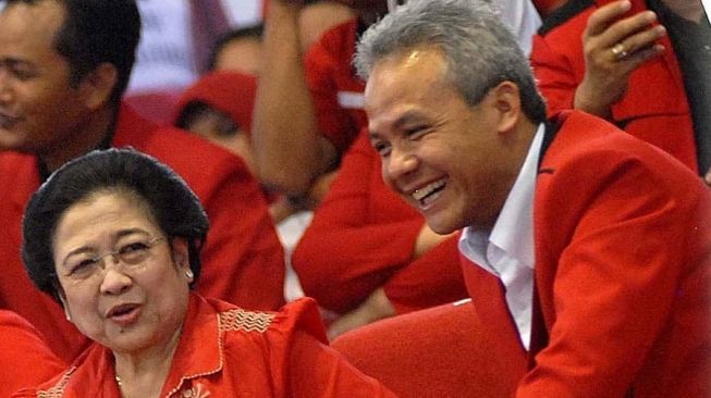 Gubernur Jawa Tengah Ganjar Pranowo dengan Ketua Umum PDIP Megawati Soekarnoputri. [Hops.id/Instagram/@ganjarpranowo]