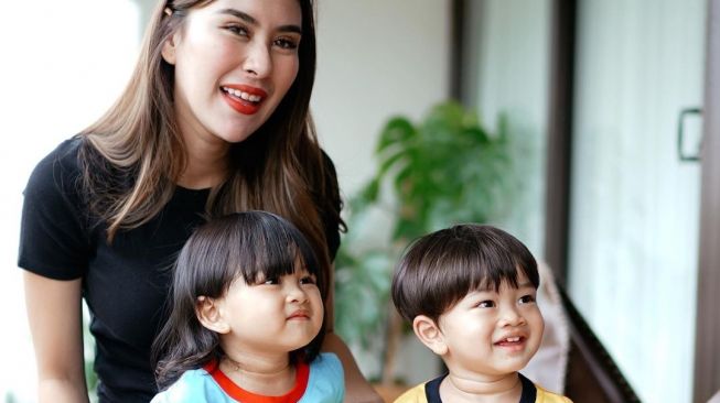 Tak Kalah dari Orangtua Mereka, 5 Anak Artis Ini Terima Endorse Sejak Bayi