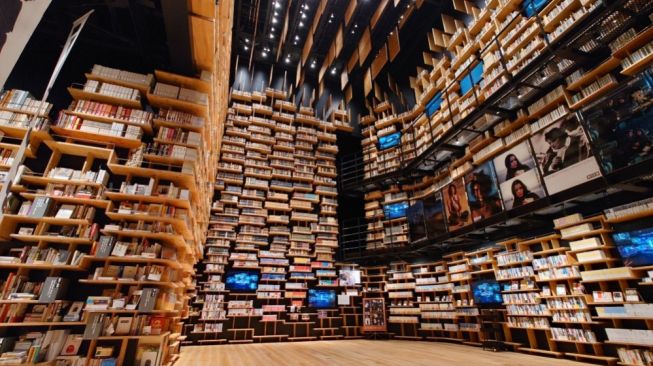 Kadokawa Culture Museum: Museum Bookshelf Theatre dan Instagramable di Jepang