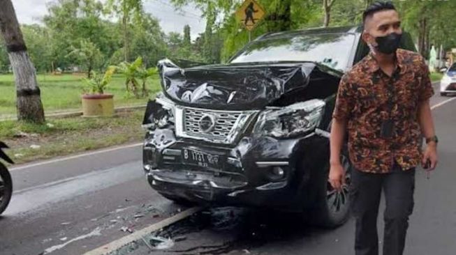 Mobil Rombongan Kepala BNPT Kecelakaan di Magetan