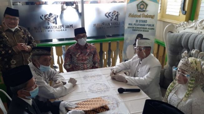 Cerita Pengantin di Cikarang, Tak Menyangka Gubernur Ridwan Kamil yang Jadi Saksi Nikah