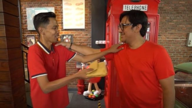 Andre Taulany dan Dede Sunandar. (Youtube/TaulanyTV)