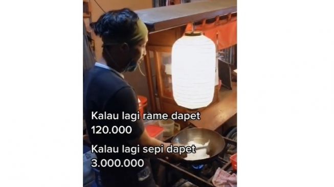 Curhat Penjual Nasgor Dapat Uang Banyak Pas Sepi (TikTok)