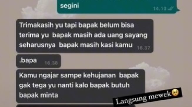 Kirim Uang untuk Bapak dari Gaji Sendiri, Reaksi Bapaknya Bikin Tambah Sayang (TikTok)