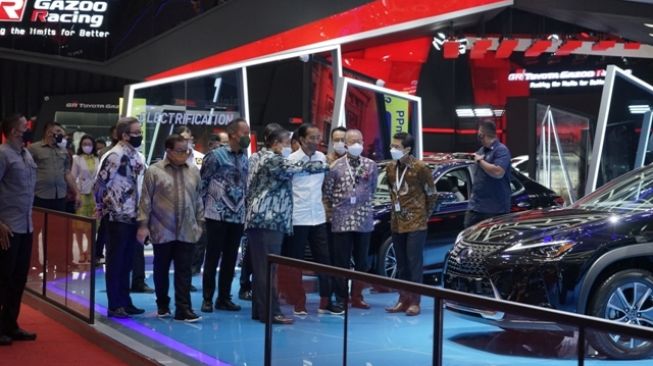 Presiden Joko Widodo ke Pameran GIIAS 2021, Juga Meninjau Deretan Mobil Hybrid Toyota