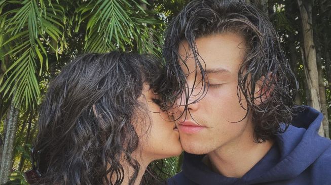 Potret mesra Shawn Mendes dan Camila Cabello. [Instagram/shawnmendes]