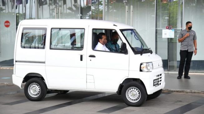 Minicab MiEV Bakal Diproduksi Lokal di Tanah Air, Presiden RI Joko Widodo Sudah Test Drive di GIIAS 2021