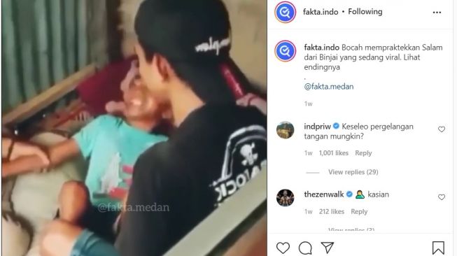 Seorang bocah yang sok-sokan menirukan trend 'salam dari binjai' malah berakhir cedera tangan viral di media sosial. [Instagram]