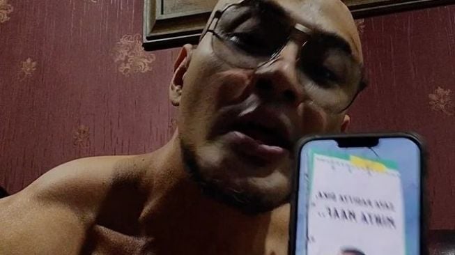 Deddy Corbuzier cari Raditya Dika. [Instagram/Deddy Corbuzier]