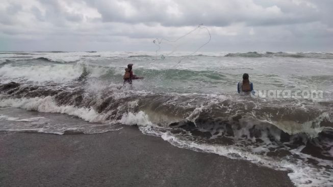 Tangkapan Minim, Nelayan di Pantai Selatan Cianjur Berhenti Melaut