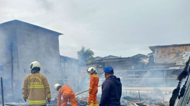 Kondisi kebakaran di kawasan Cengkareng Jakarta Barat, Jumat (19/11/2021) (ANTARA / HO - Sudin PKP Jakarta Barat)